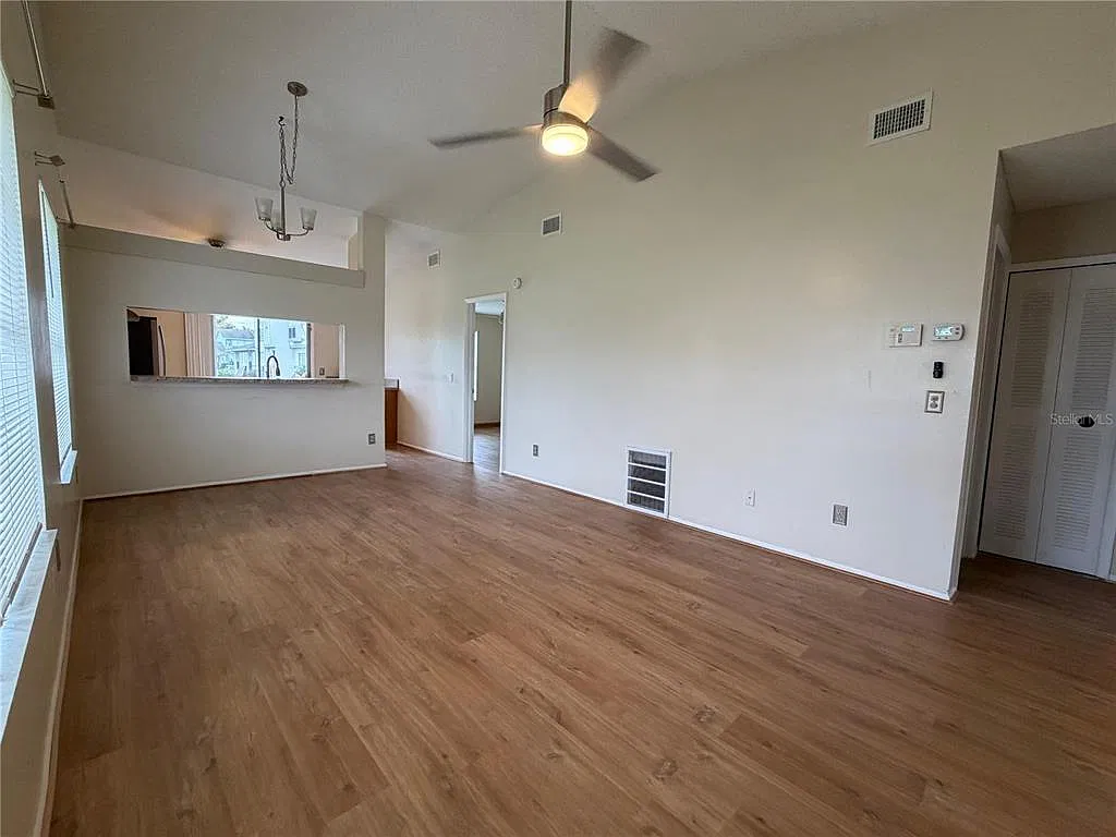 3 bed, 2.0 bath, 1056 sqft, $1,800 — Photo 3