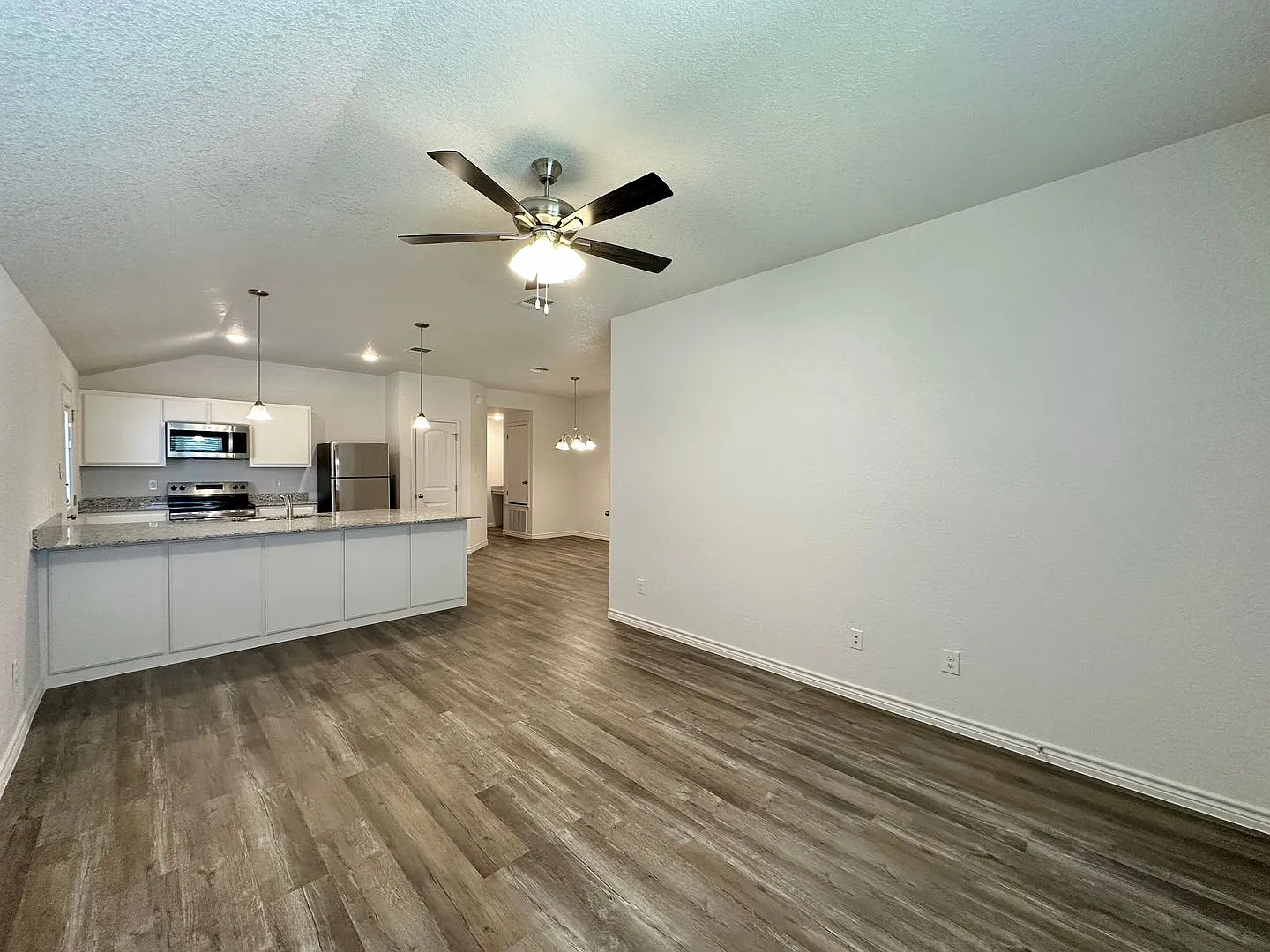 121 Dolphin — Photo 3
