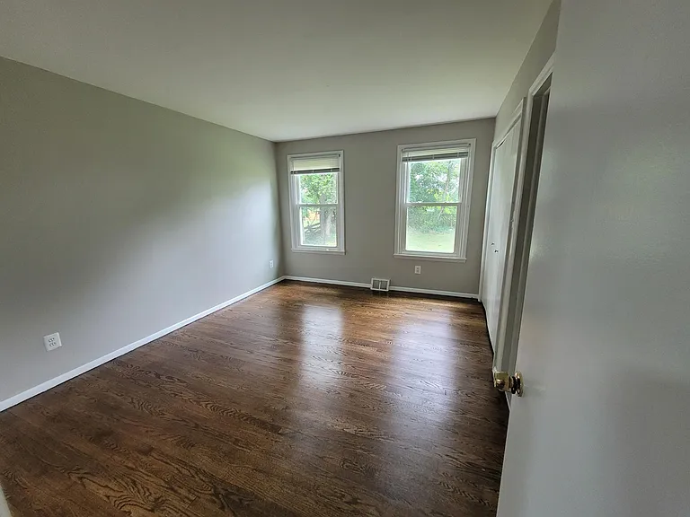 1043 Welsh Dr — Photo 11