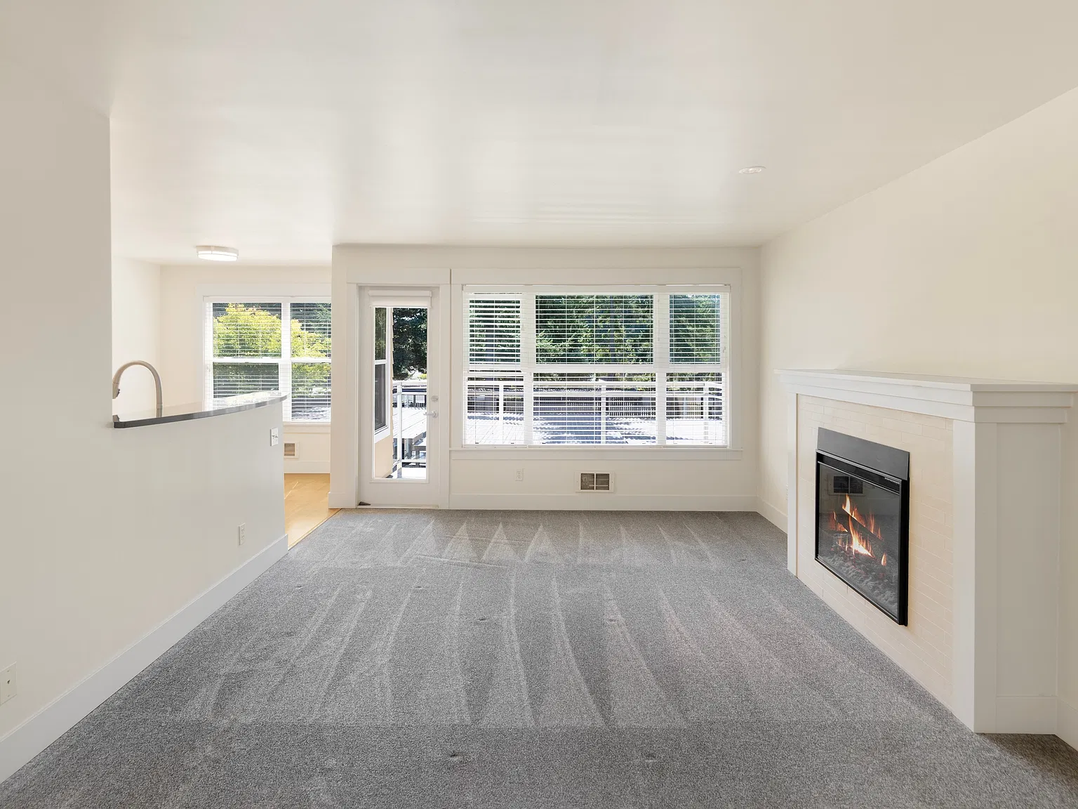1 bed, 880 sqft, $2,375 — Photo 1