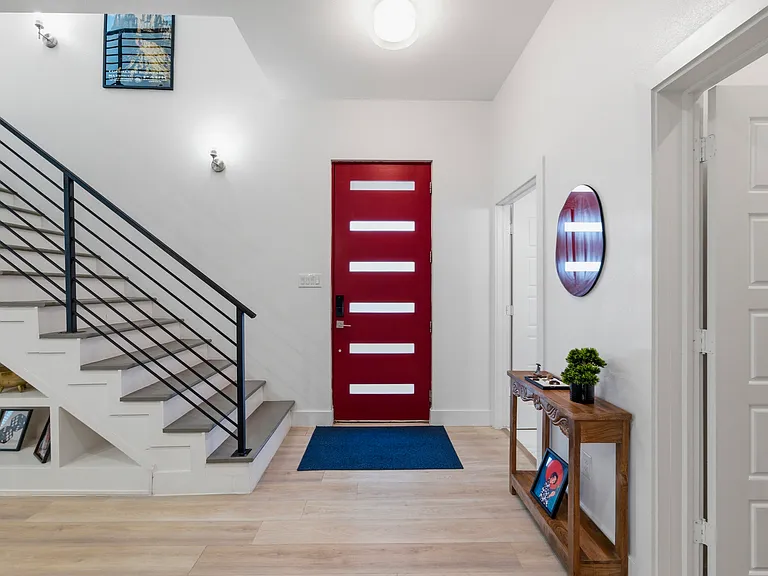 2406 Merlin St — Photo 3