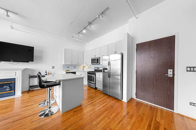 950 W Monroe St #616 — Photo 9