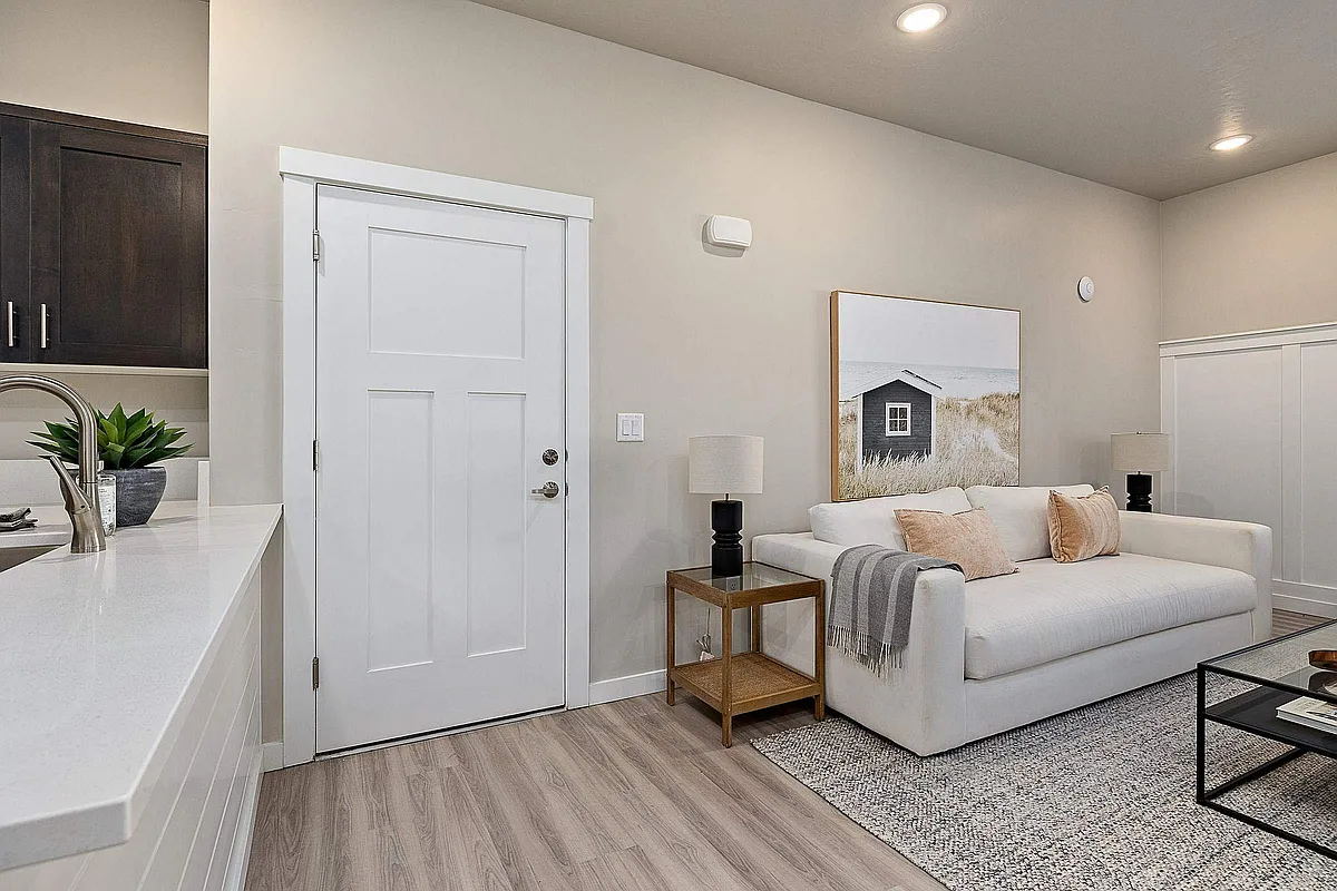Latitude 40 Two Bedroom With Garage - Latitude40