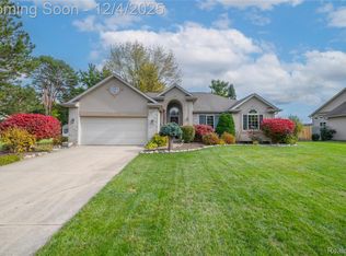 2420 Torrey Grove Ct, Fenton, MI 48430