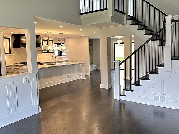 4th image of 7956 W Golf Dr