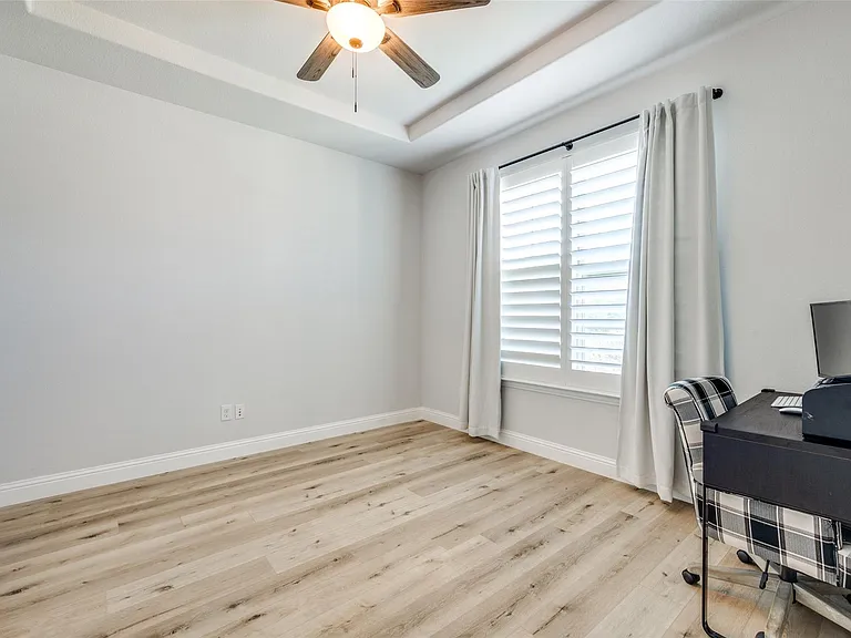 230 Fox Crossing Ln — Photo 13