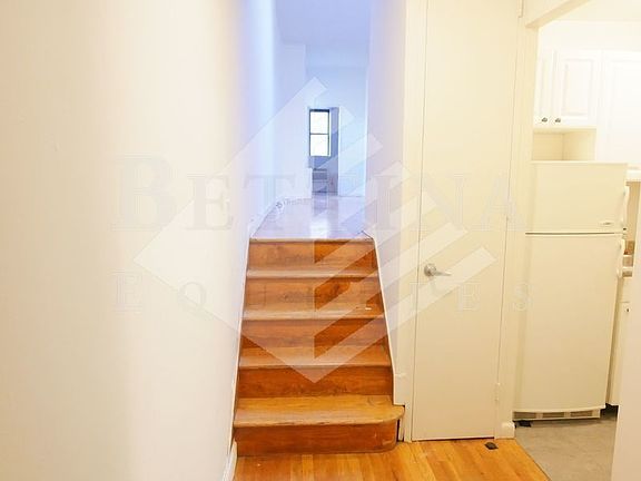 4th image of 104 E 31st St APT 6b