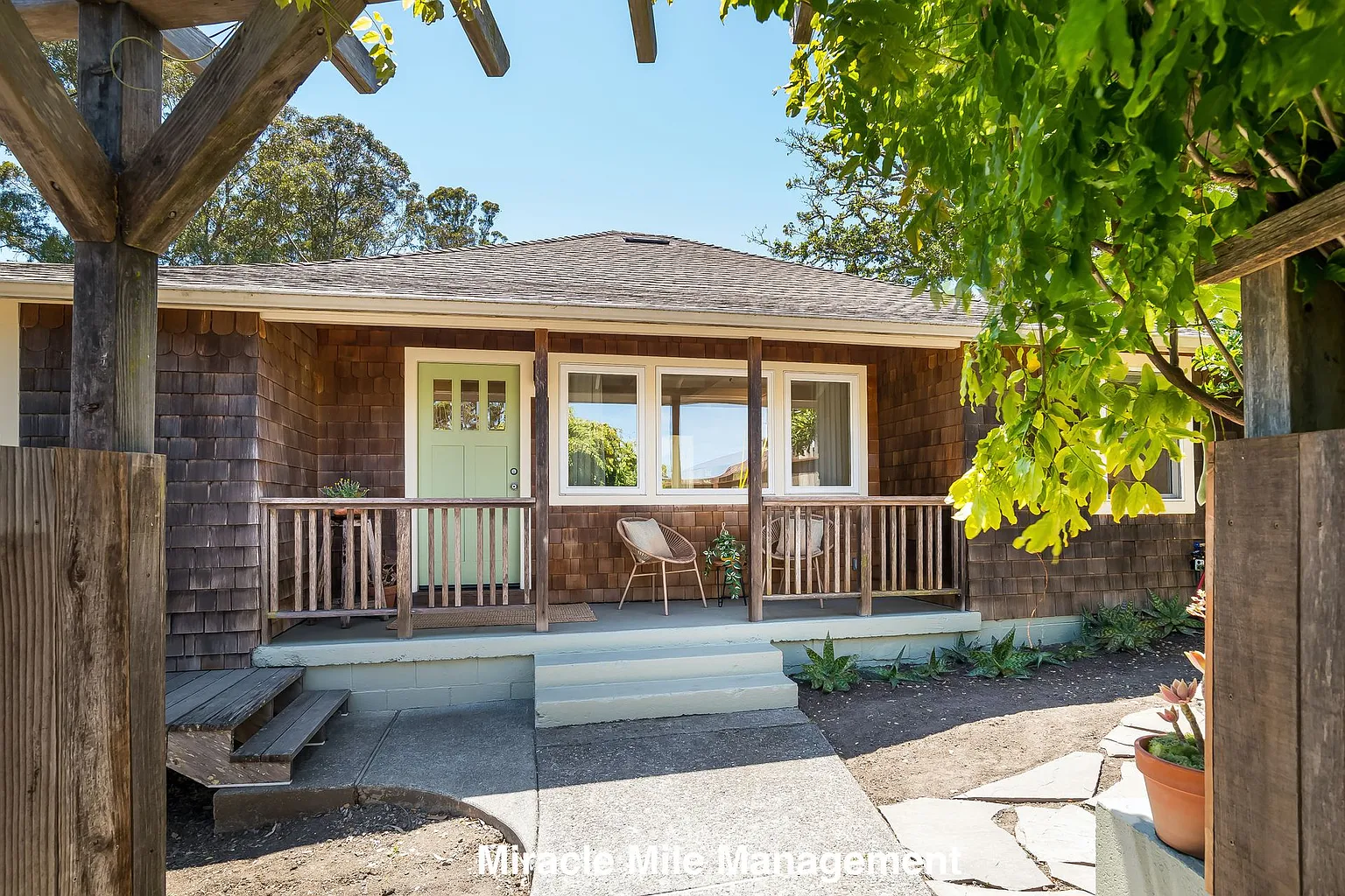 300 Cape Ct photo 1