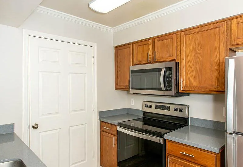Parkway Apartments — Photo 2
