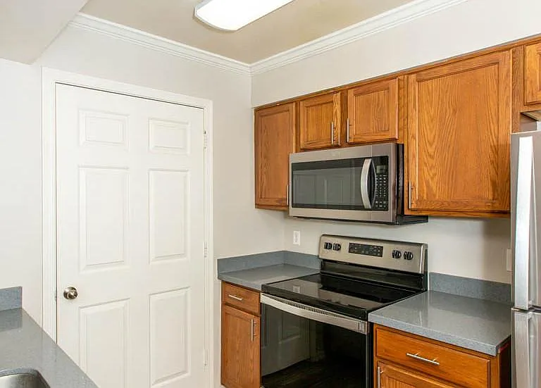 Parkway Apartments — Photo 3