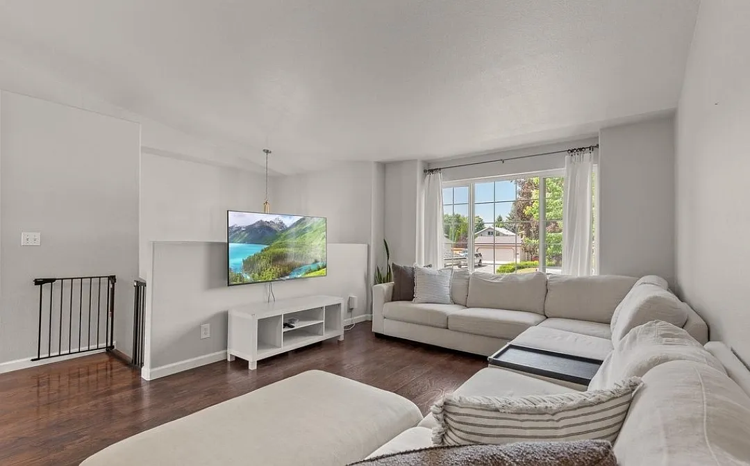 4 bed, 1926 sqft, $2,800 — Photo 3