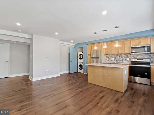 212 Oakwood St SE APT 220, Washington, DC 20032