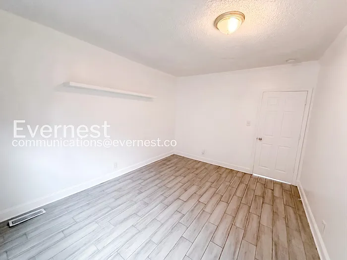 1402 Avenue E — Photo 13