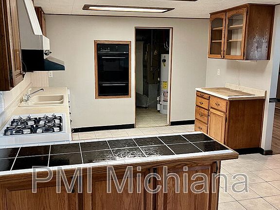 5th image of 2405 Woodmont Dr