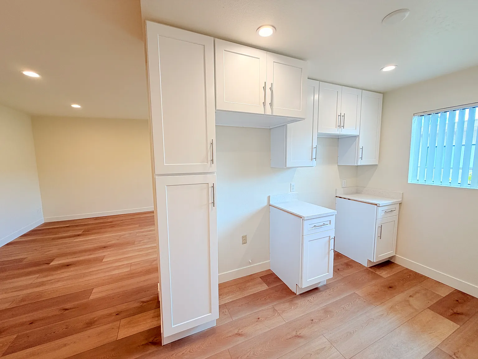 1043 Winchester Ave — Photo 3
