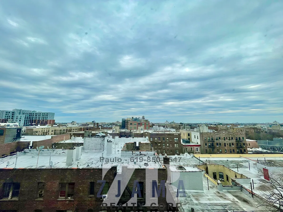 Building Photo - 160 Parkside Ave #10