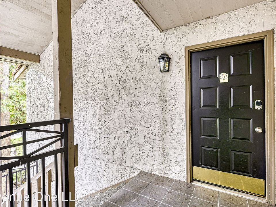 1st image of 10516 NE 32nd Pl