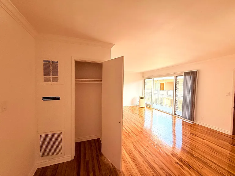 1323 N. Bronson Avenue — Photo 10