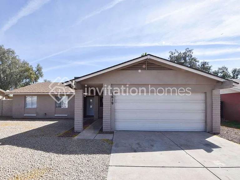 7619 W Devonshire Ave — Photo 1