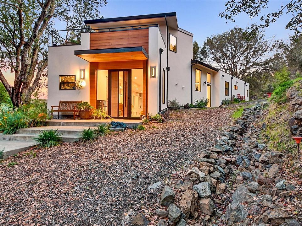 1st image of 615 Oak Manor Drive