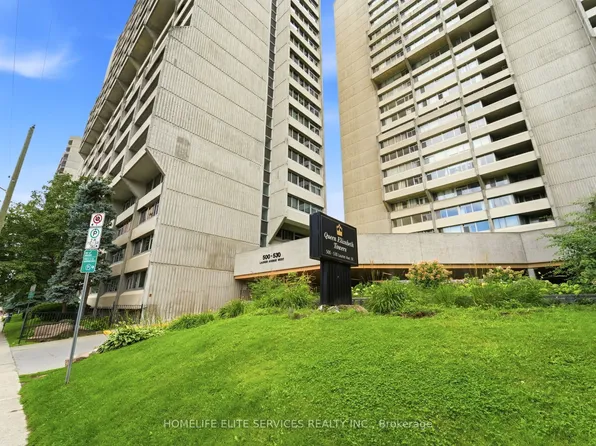 500 Laurier Ave W #909, Ottawa, ON K1R 5E1