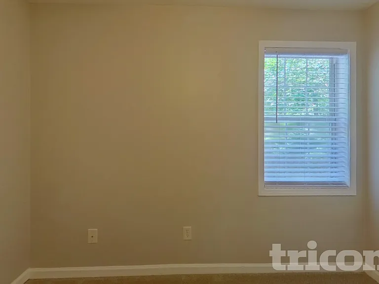 12264 Crestwood Ct — Photo 10