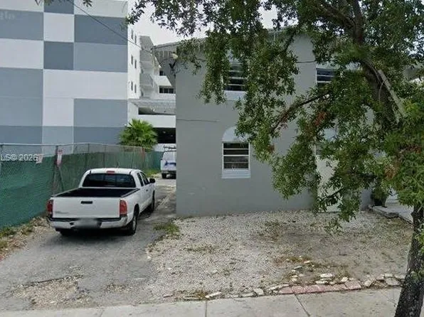 633 NW 23rd Ct #2, Miami, FL 33125