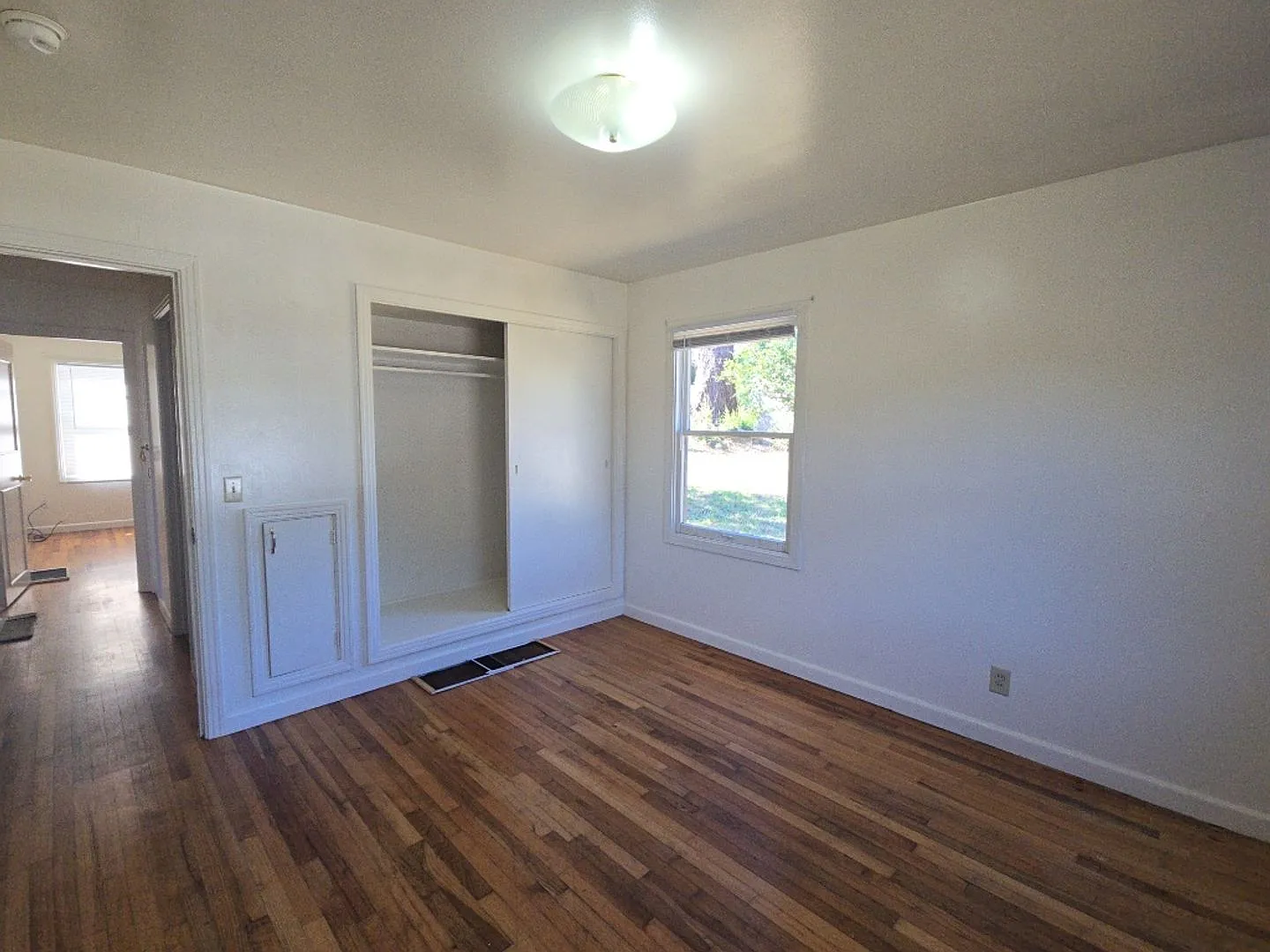 2BD/1BA Eureka home close to schools, Sequoia Park, Henderson Center! — Photo 4