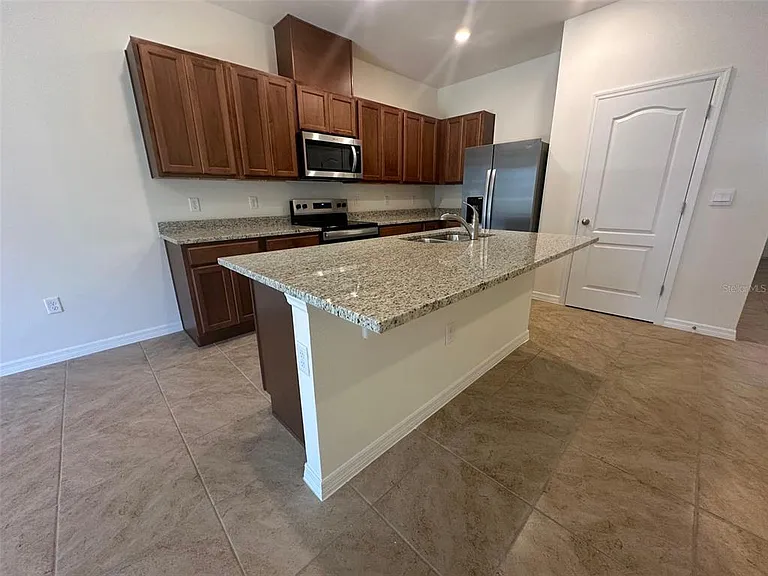1631 Thicket Ave — Photo 4