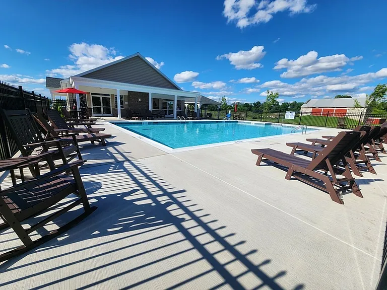 Clubhouse - Pool