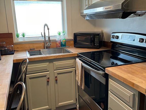 Brand new appliances. Oven hood!