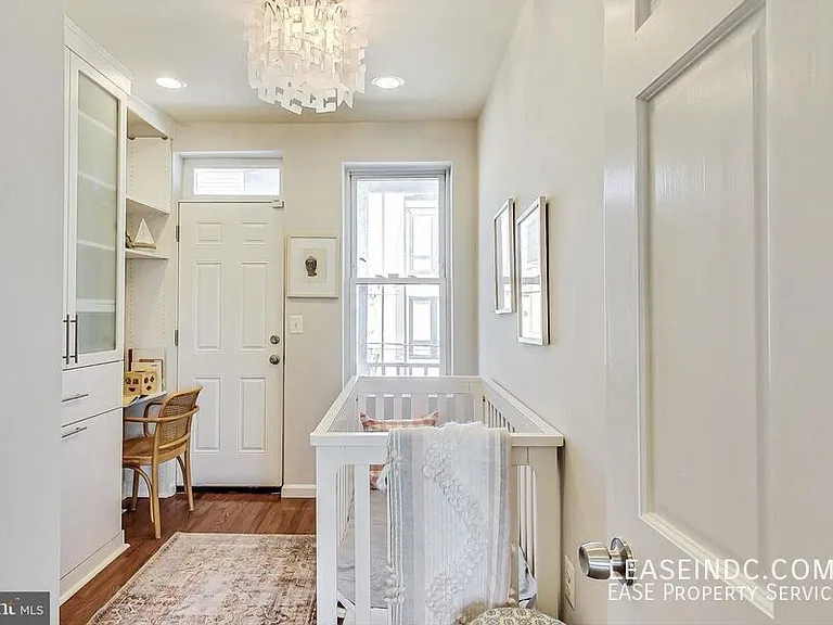 535 Gresham Pl NW — Photo 22