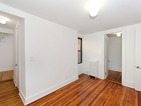 3rd image of 240 W 15th St APT 30