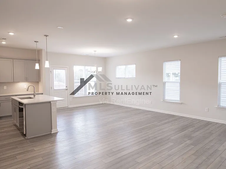 1010 Crater Lake Way — Photo 18