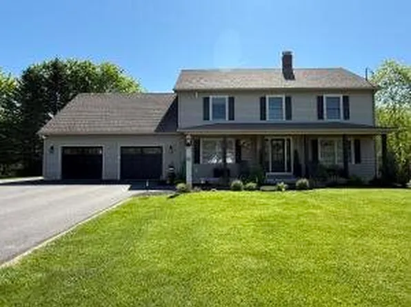 25 Constitution Ave, Hampden, ME 04444