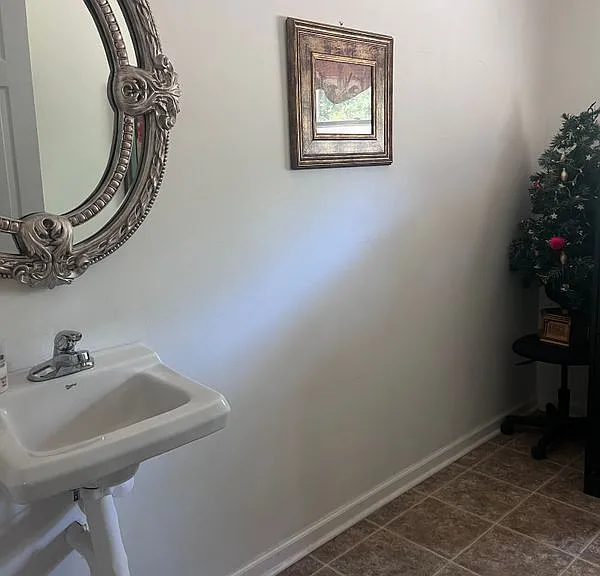 209 Silver Bluff Rd — Photo 5