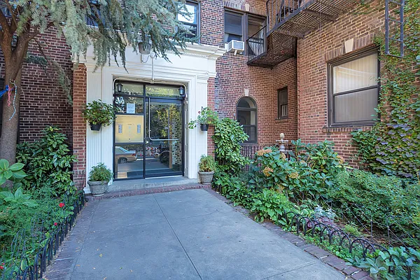 Sold by Queens Real Estate Team | media 10