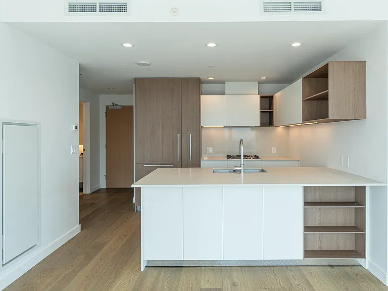 6000 McKay Ave #1302 — Photo 8