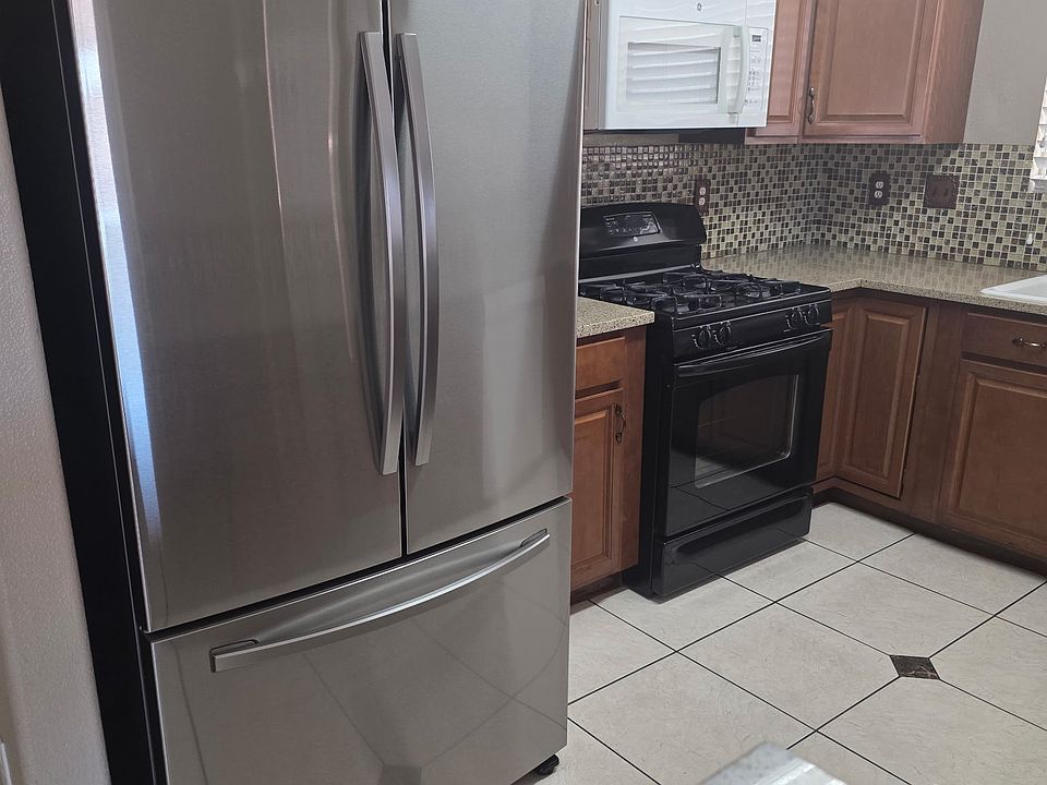 1st image of 6005 Stone Hollow Ave