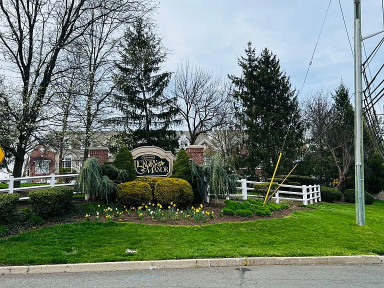 Hickory Manor
