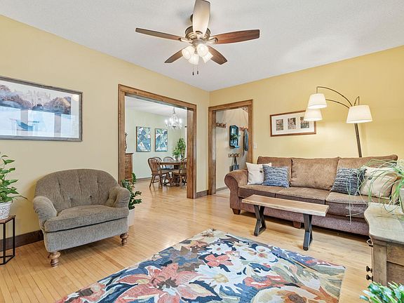 5th image of 2639 Lincoln St NE