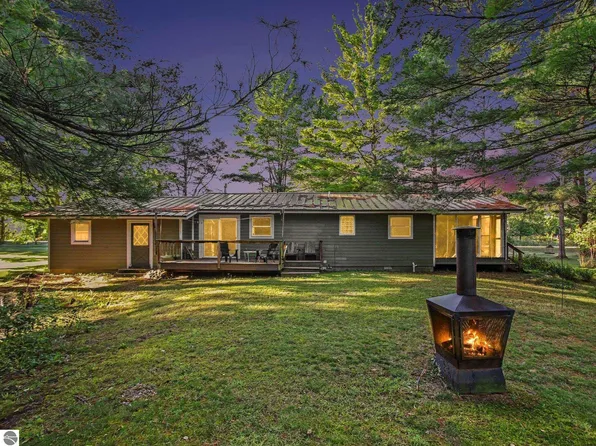 4460 Stover Rd, Bellaire, MI 49615