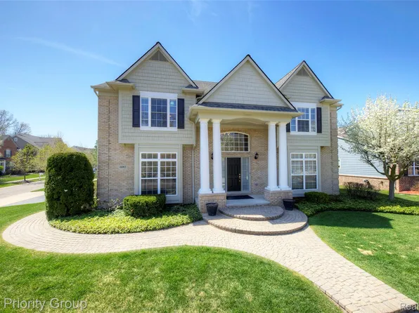 6083 Village Ct, Clarkston, MI 48346