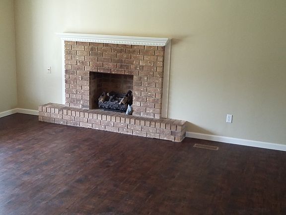 4th image of 3300 Redbud Dr
