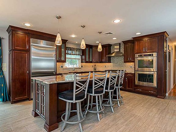 5th image of 18 Parkview Dr