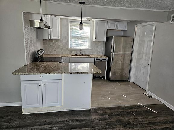5th image of 820 S Woodland Ave
