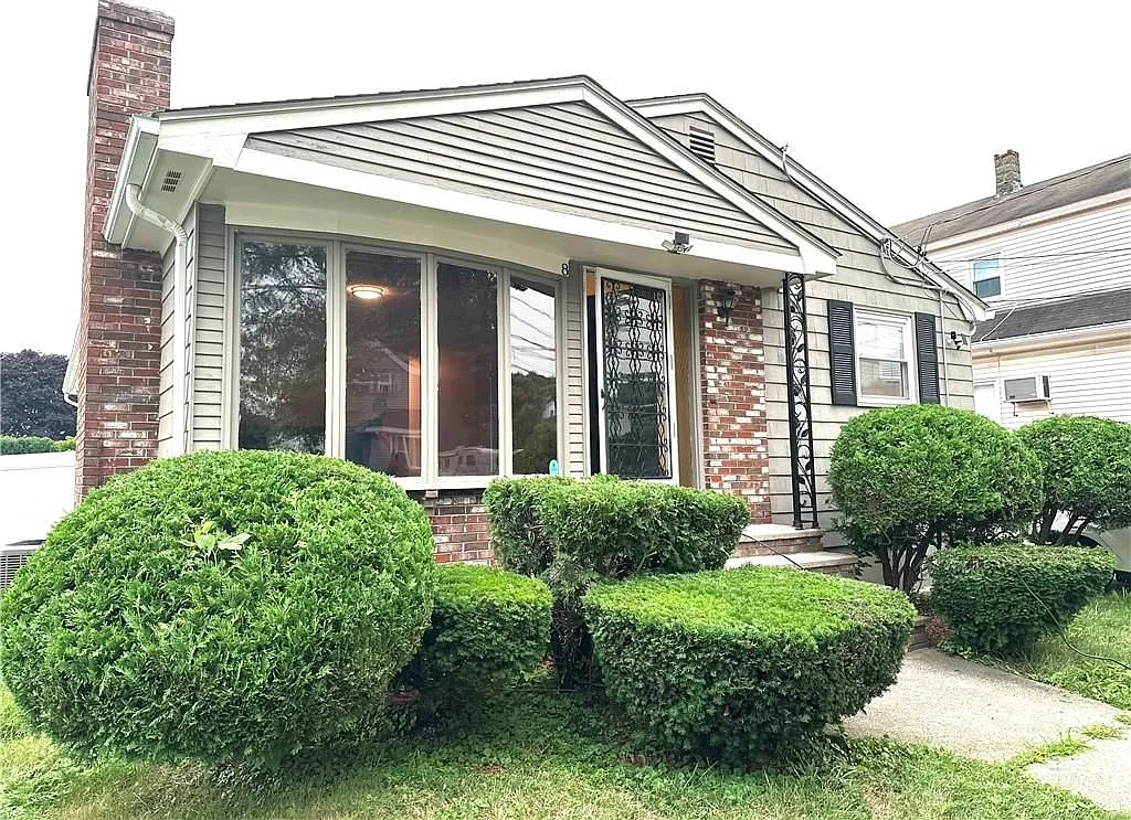 4 bed, 1.0 bath, 2200 sqft, $3,500 — Photo 1