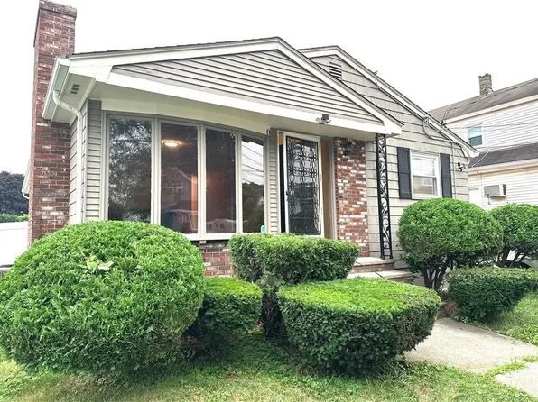 8 Ashby St, Johnston, RI 02919