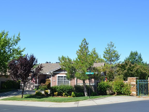 2nd image of 3232 Stonehurst Dr