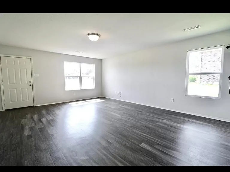 2526 Judes Ct — Photo 3